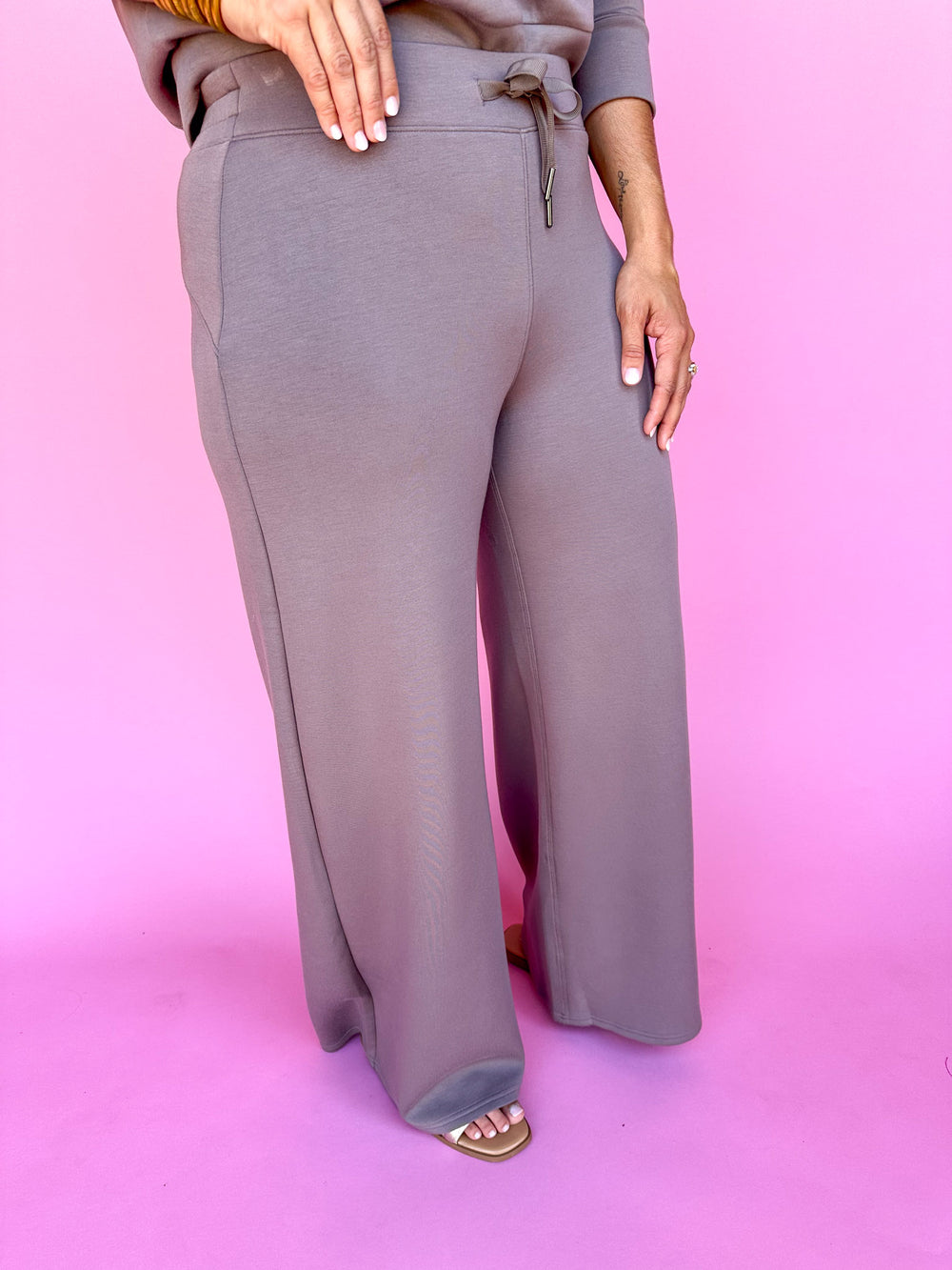 SPANX | AirEssentials Wide Leg Pant - Smoke