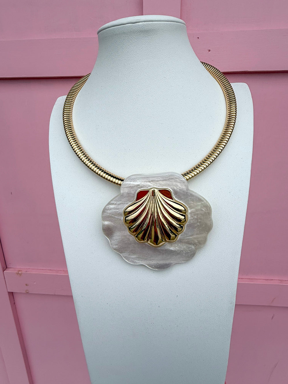 White Shell Collar Necklace