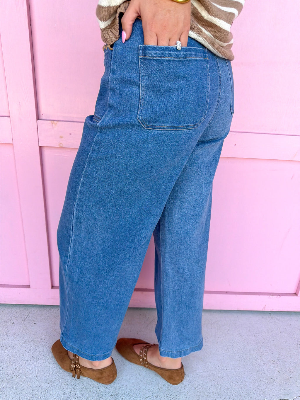 Jincy's Women's Boutique Fall Transition Styles Everyday Wear Autumn Edit Wide Leg Denim Crop Pants with Brown Scallop Trim Entro P32325