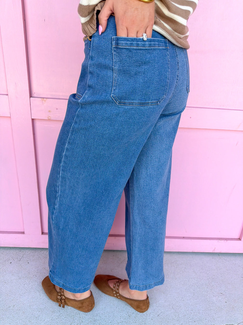 Jincy's Women's Boutique Fall Transition Styles Everyday Wear Autumn Edit Wide Leg Denim Crop Pants with Brown Scallop Trim Entro P32325