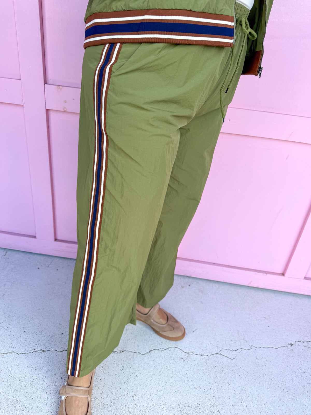 Jincy's Women's Boutique Olive Track Set with Stripe Trim 2 Piece Set Entro M51254