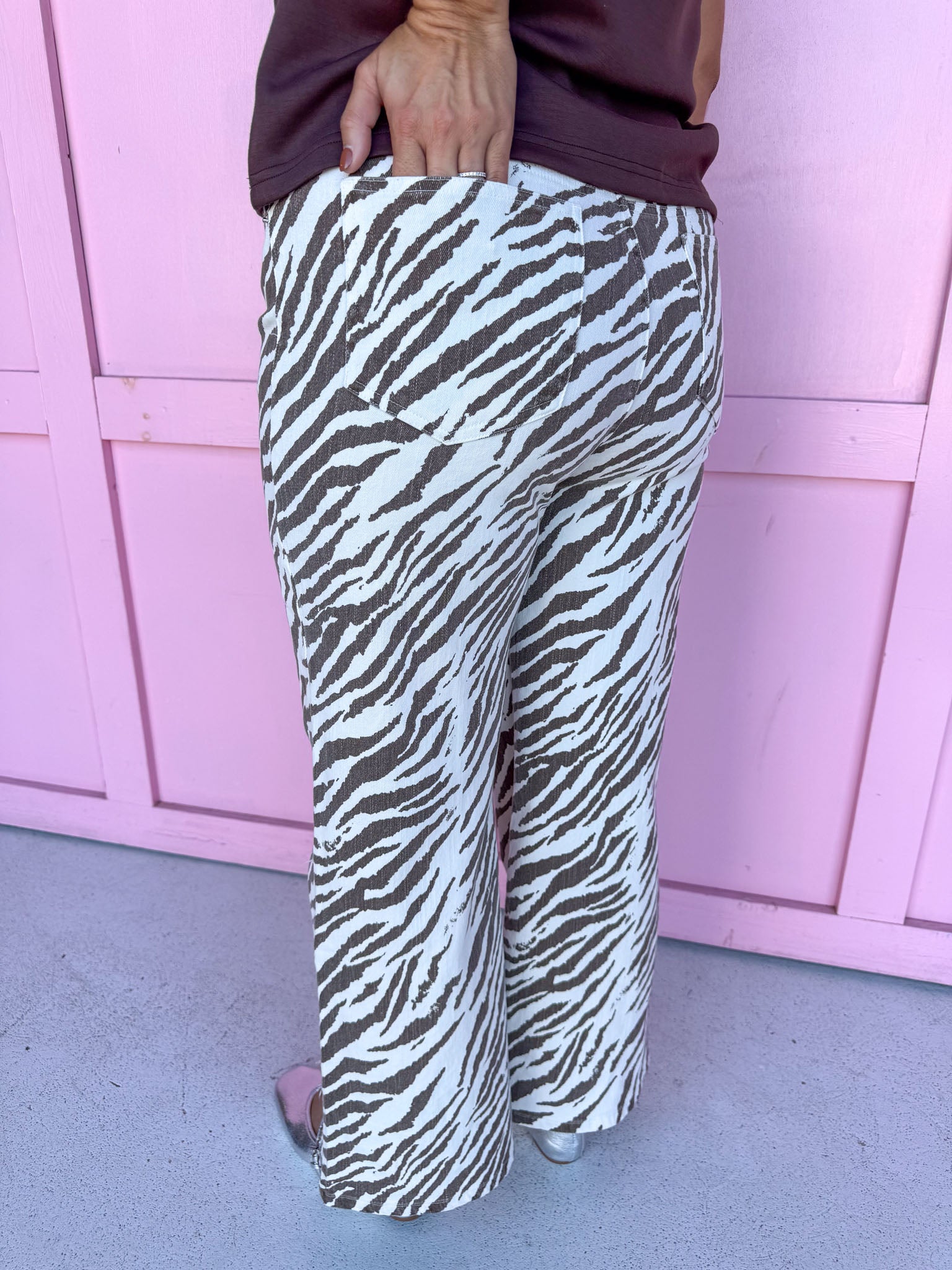 Jincy's Women's Boutique Statement Tiger Zebra Print Stripe Wide Leg Pants Everyday Wear Entro P31561