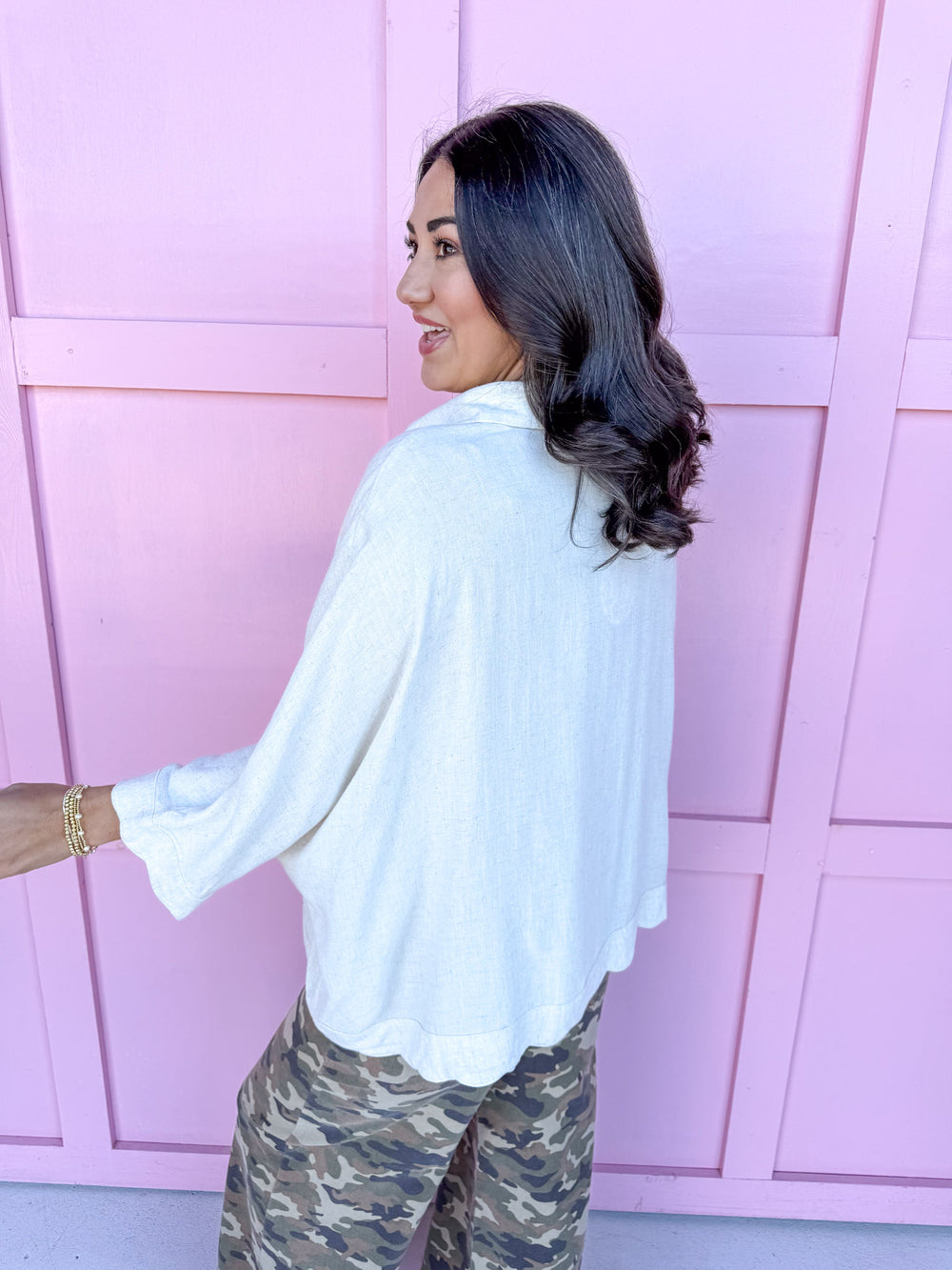 Jincy's Women's Boutique Duck & Camo Plus Size oatmeal scalloped hem button front