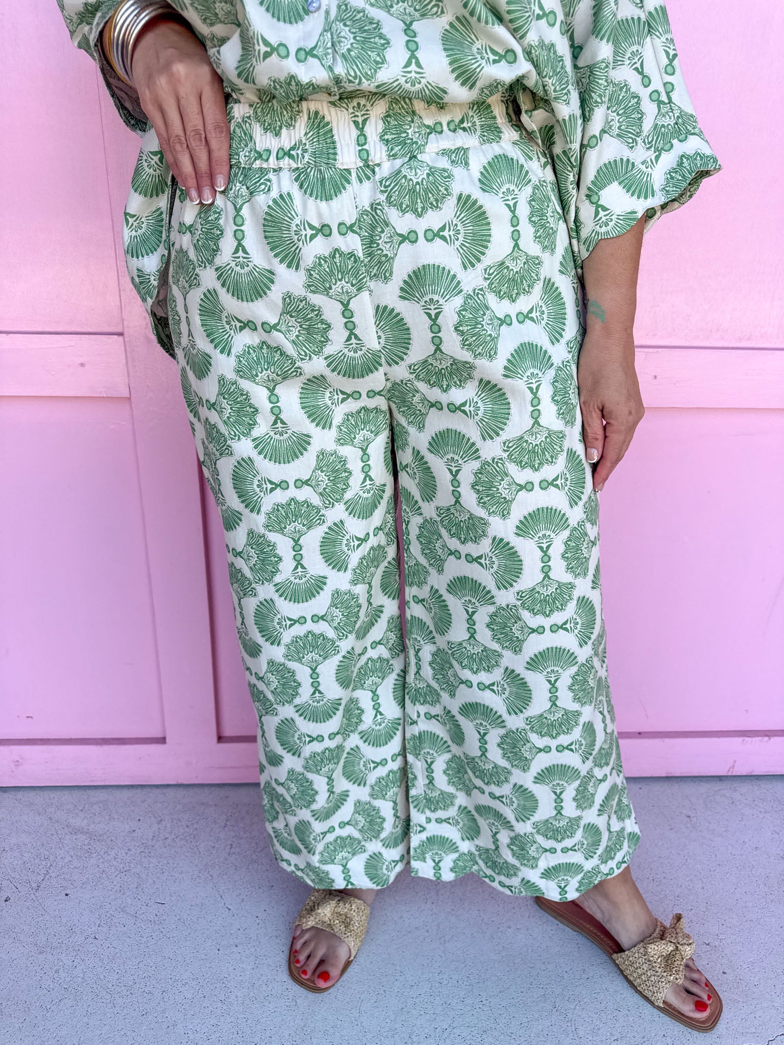 Elastic Waist Front Pockets Scallop Hem green white womens boutique jincy's 
