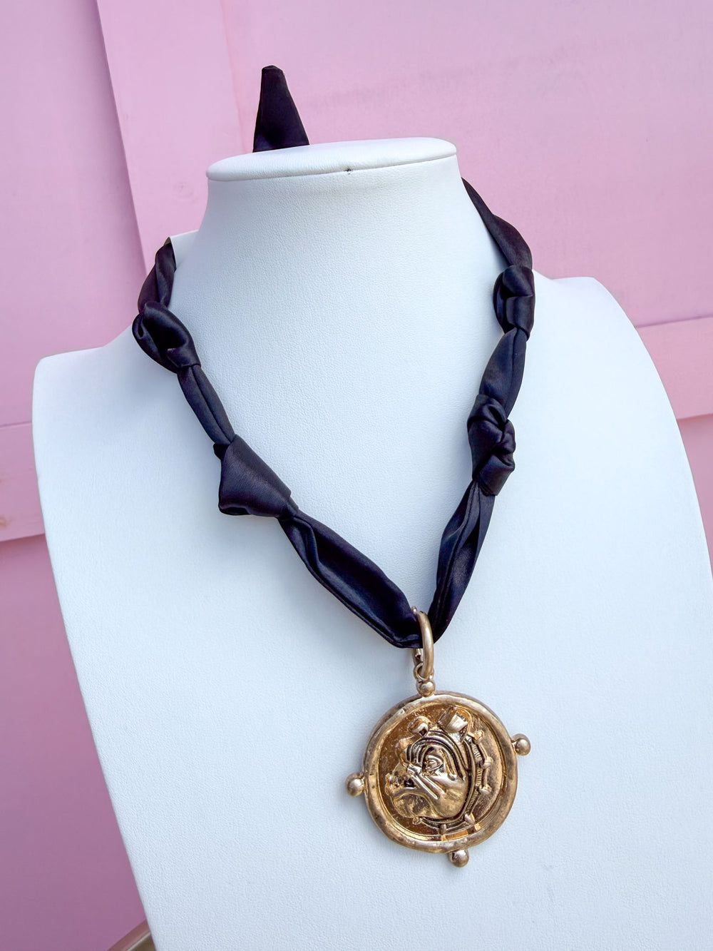 GA Bulldog Scarf Necklace - Black