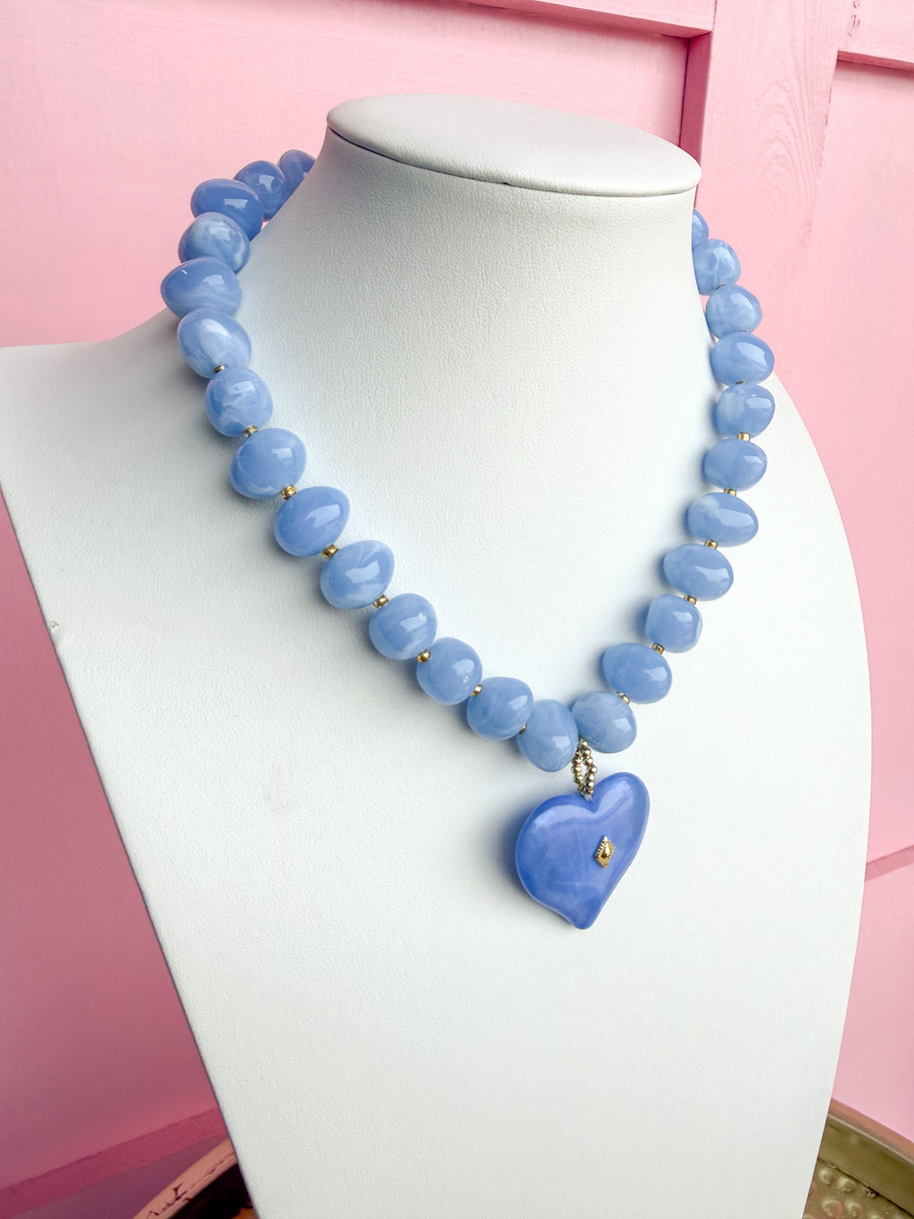 LOVE LEMON LANE | Oval Pebble Beaded Necklace With Heart Pendant - Blue