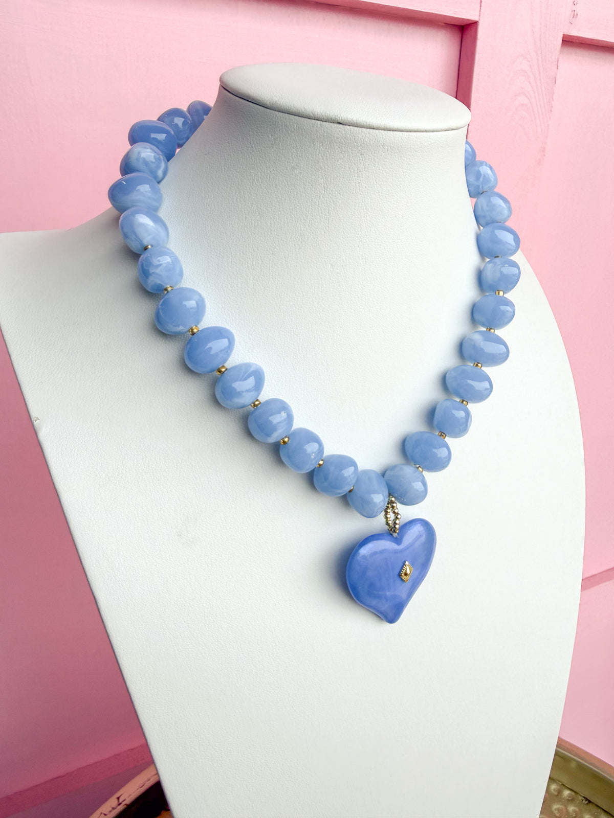 LOVE LEMON LANE | Oval Pebble Beaded Necklace With Heart Pendant - Blue