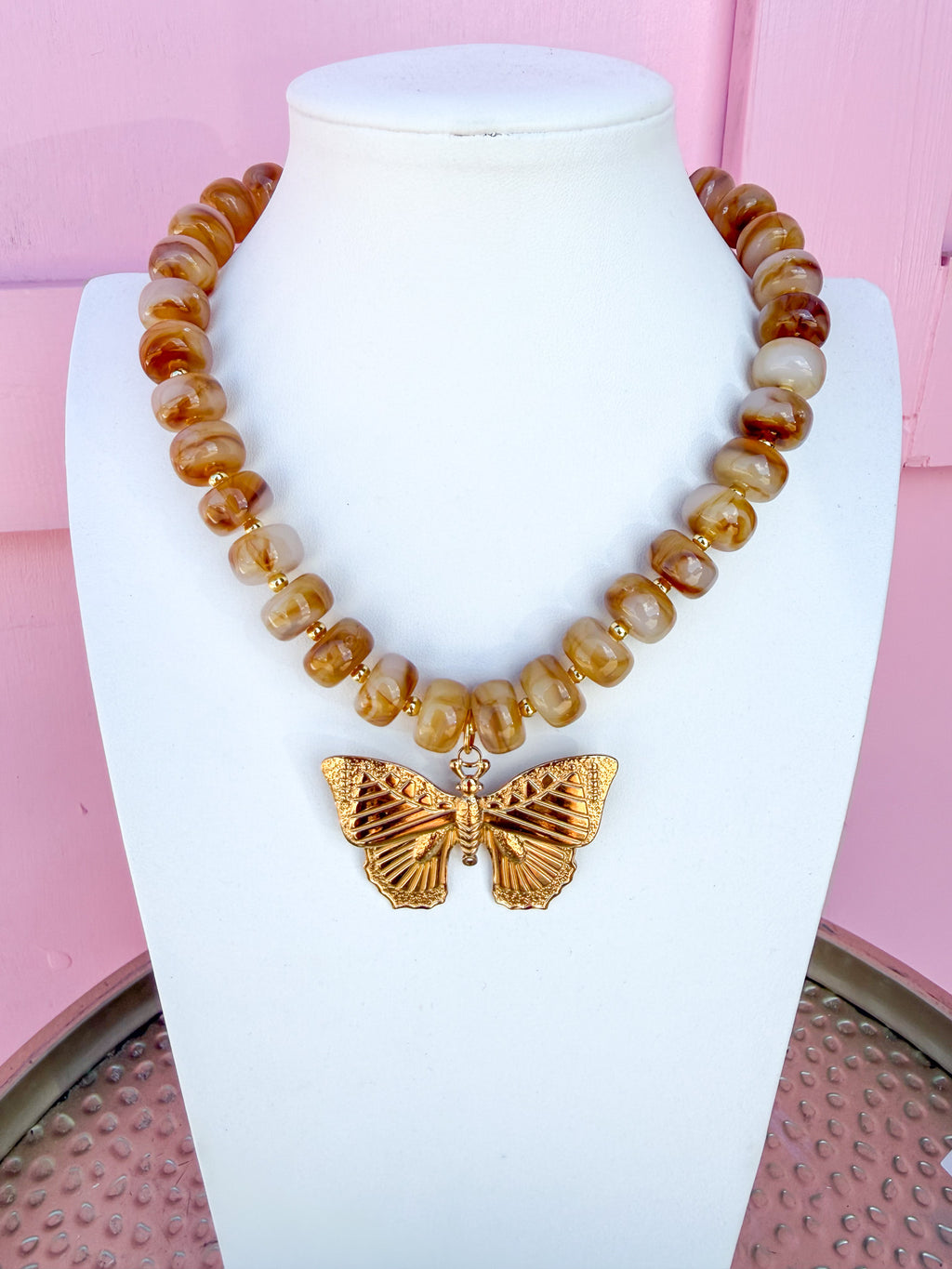 LOVE LEMON LANE | Classic Beaded Necklace - 15mm - Camel - Butterfly
