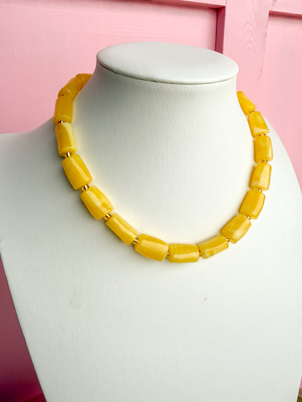 LOVE LEMON LANE | Marbled Cylinder Bead Necklace - Yellow