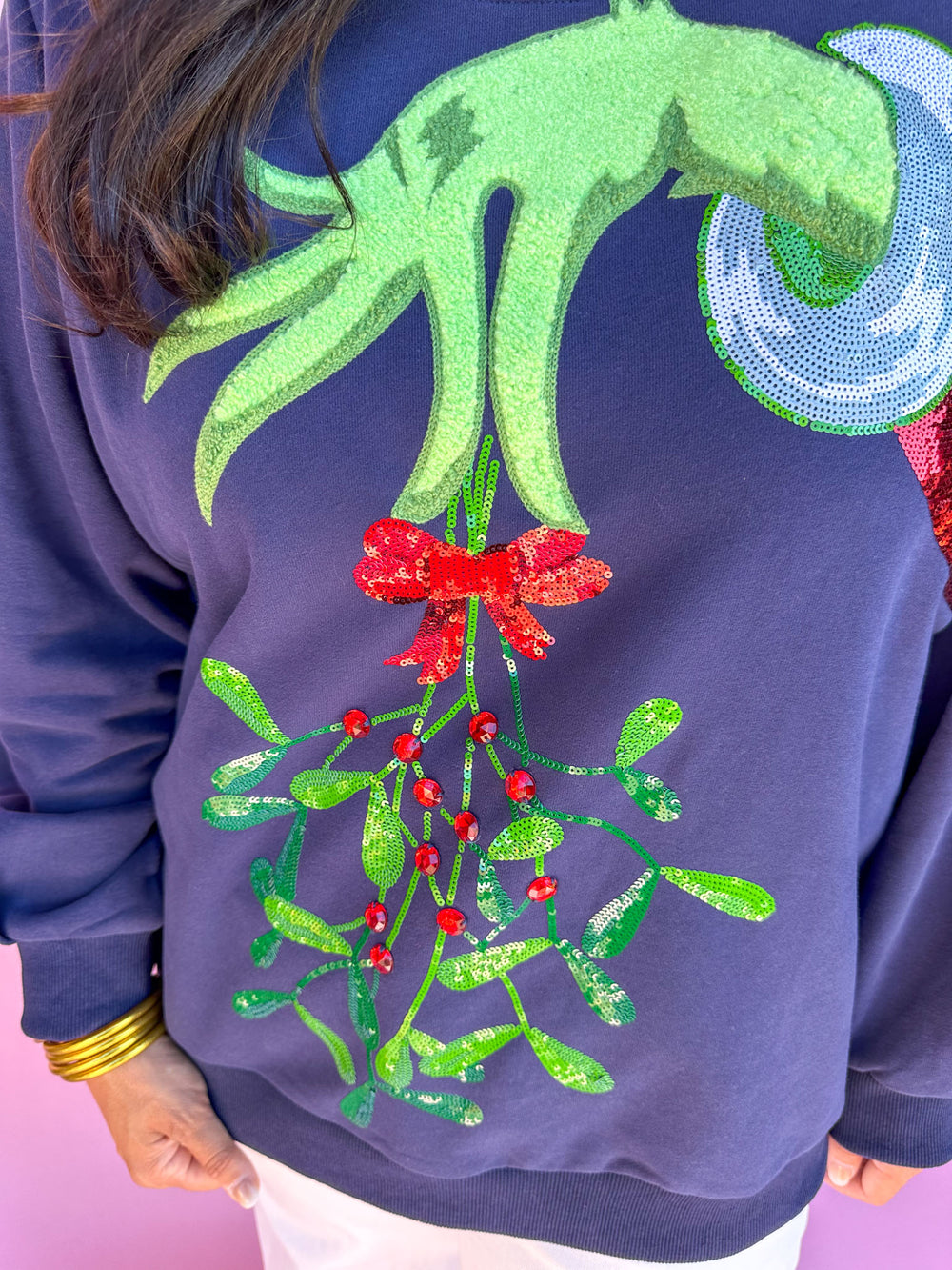 QUEEN OF SPARKLES | Navy Grinch Mistletoe Hand Sweatshirt