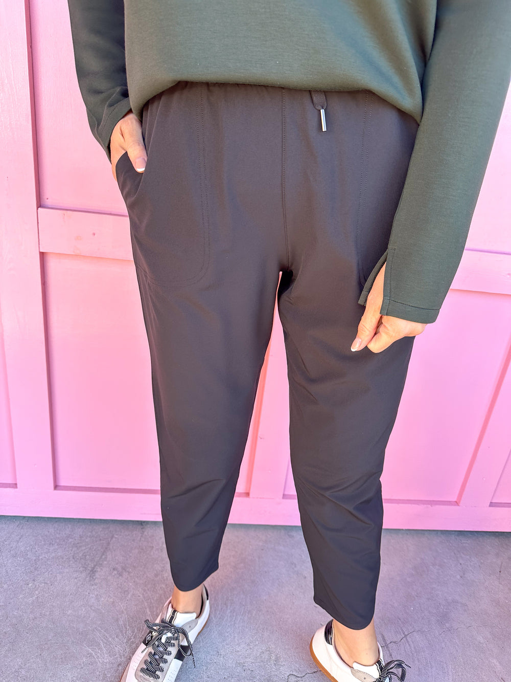 SPANX | On The Move Tapered Pant - Very Black