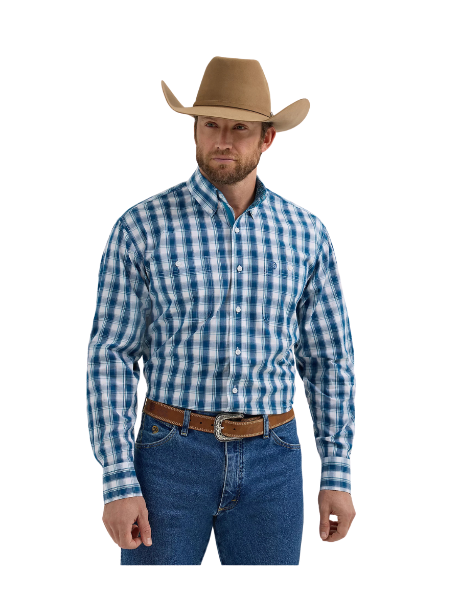 Wrangler | Wide Navy Plaid - George Strait Two Pocket Button Down